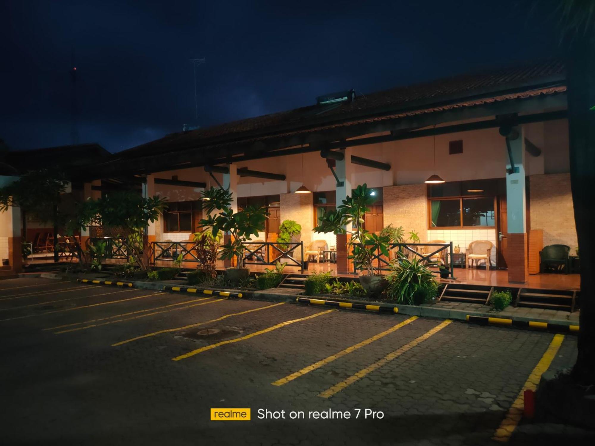 Hotel Aneka Baru Sleman  Extérieur photo